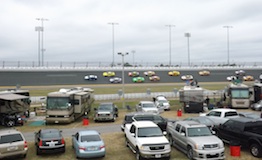 The race cars are on the track at the 2013 Daytona 500 / Headline Surfer